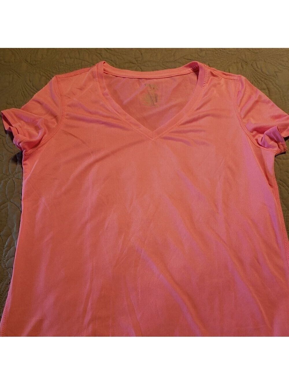 Danskin Now semi fitted short sleeve active top V-neck